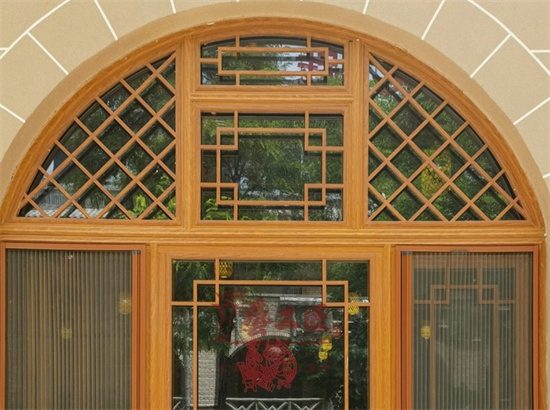 门窗多功能性设计趋势:节能保温隔音安全一体化解决方案(图1) 门窗品牌的多功能性:一窗多用的创新设计