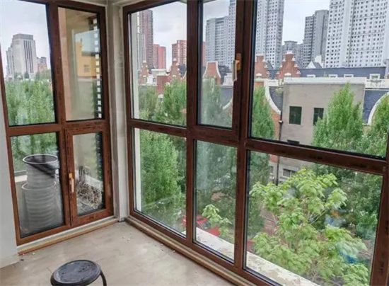 门窗多功能性设计趋势:节能保温隔音安全一体化解决方案(图2) 门窗品牌的多功能性:一窗多用的创新设计