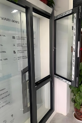 门窗品牌怎么选?性价比与质量兼顾的选购指南(图1) 品牌门窗品牌哪个好?性价比高吗?